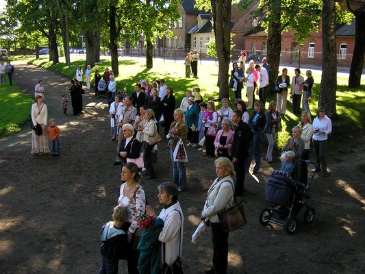 Klikka vaatamaks tissuuruses pilti