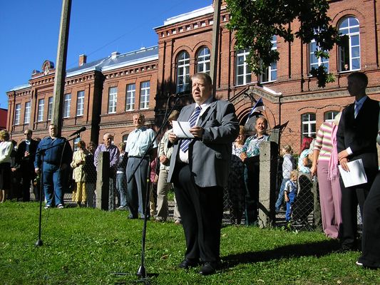 Klikka vaatamaks tissuuruses pilti