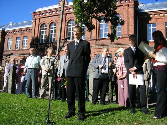 Klikka vaatamaks tissuuruses pilti