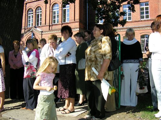 Klikka vaatamaks tissuuruses pilti