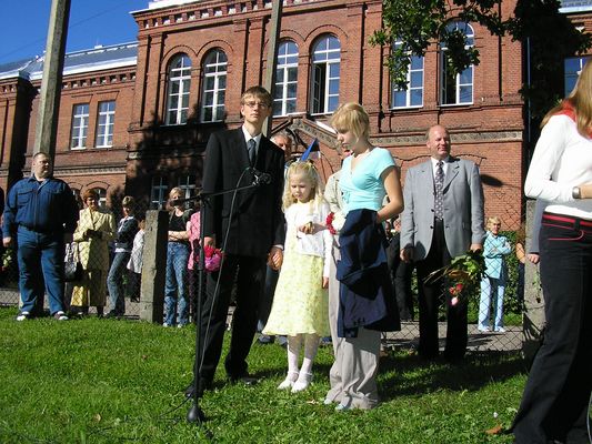 Klikka vaatamaks tissuuruses pilti