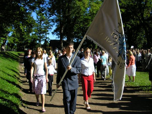 Klikka vaatamaks tissuuruses pilti