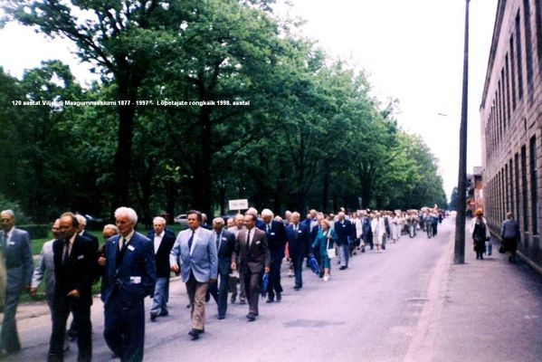 Klikka vaatamaks tissuuruses pilti