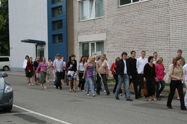 Klikka vaatamaks tissuuruses pilti